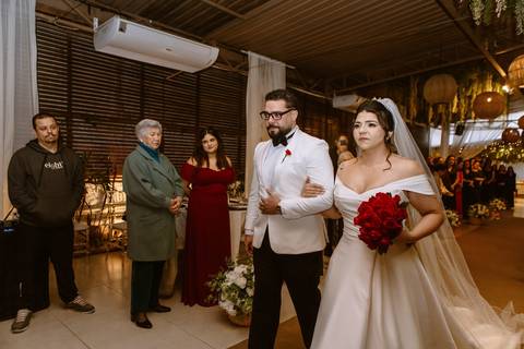 As melhores ideias e inspirações criativas de fotos de casamento registradas por fotógrafos profissionais de eventos da empresa Criativus Foto e Vídeo no Espaço Mariah em Osasco'