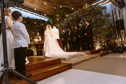 As melhores ideias e inspirações criativas de fotos de casamento registradas por fotógrafos profissionais de eventos da empresa Criativus Foto e Vídeo no Espaço Mariah em Osasco'