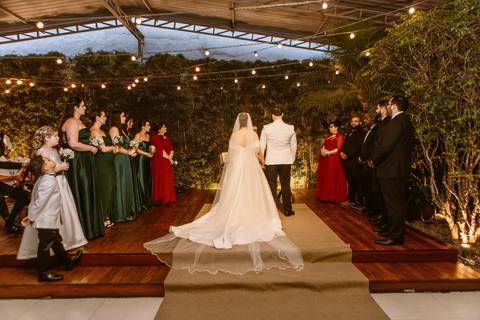 As melhores ideias e inspirações criativas de fotos de casamento registradas por fotógrafos profissionais de eventos da empresa Criativus Foto e Vídeo no Espaço Mariah em Osasco'