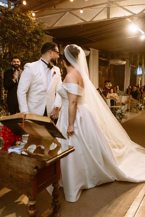 As melhores ideias e inspirações criativas de fotos de casamento registradas por fotógrafos profissionais de eventos da empresa Criativus Foto e Vídeo no Espaço Mariah em Osasco'