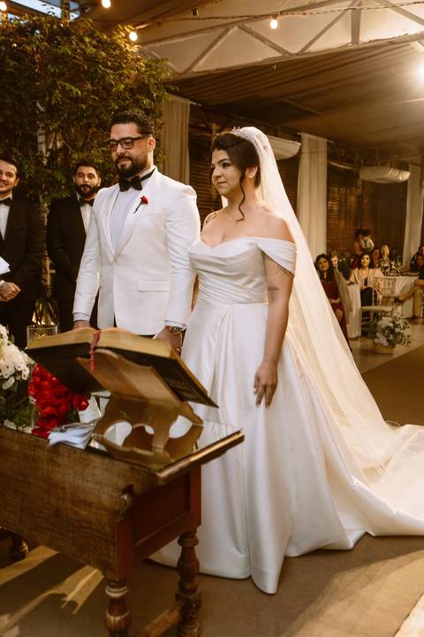 As melhores ideias e inspirações criativas de fotos de casamento registradas por fotógrafos profissionais de eventos da empresa Criativus Foto e Vídeo no Espaço Mariah em Osasco'