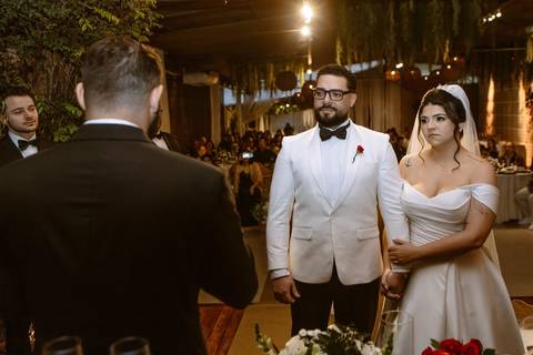 As melhores ideias e inspirações criativas de fotos de casamento registradas por fotógrafos profissionais de eventos da empresa Criativus Foto e Vídeo no Espaço Mariah em Osasco'
