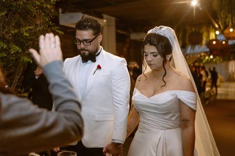 As melhores ideias e inspirações criativas de fotos de casamento registradas por fotógrafos profissionais de eventos da empresa Criativus Foto e Vídeo no Espaço Mariah em Osasco'