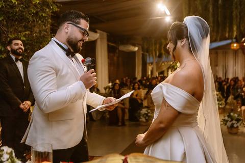 As melhores ideias e inspirações criativas de fotos de casamento registradas por fotógrafos profissionais de eventos da empresa Criativus Foto e Vídeo no Espaço Mariah em Osasco'