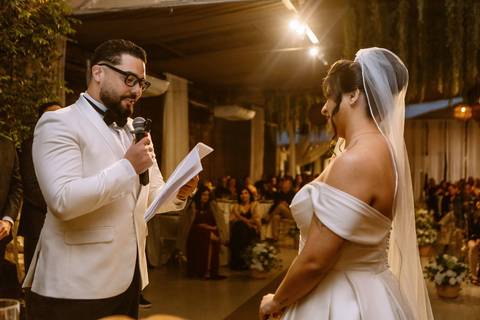 As melhores ideias e inspirações criativas de fotos de casamento registradas por fotógrafos profissionais de eventos da empresa Criativus Foto e Vídeo no Espaço Mariah em Osasco'