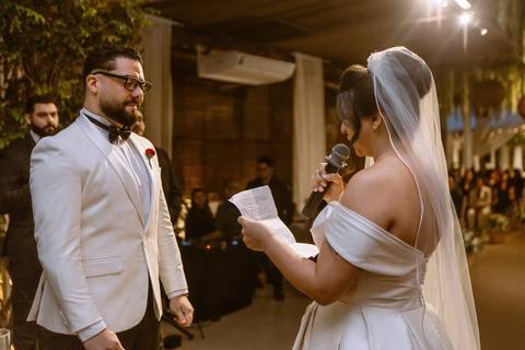 As melhores ideias e inspirações criativas de fotos de casamento registradas por fotógrafos profissionais de eventos da empresa Criativus Foto e Vídeo no Espaço Mariah em Osasco'