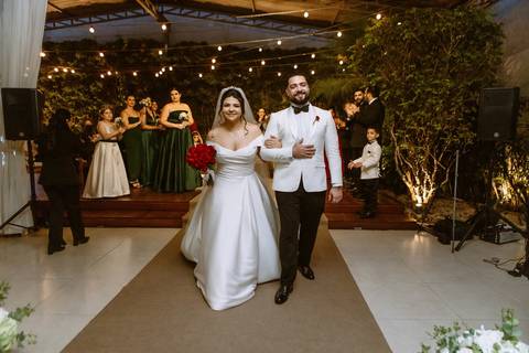 As melhores ideias e inspirações criativas de fotos de casamento registradas por fotógrafos profissionais de eventos da empresa Criativus Foto e Vídeo no Espaço Mariah em Osasco'