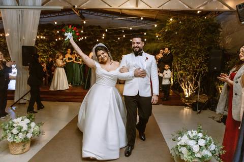 As melhores ideias e inspirações criativas de fotos de casamento registradas por fotógrafos profissionais de eventos da empresa Criativus Foto e Vídeo no Espaço Mariah em Osasco'