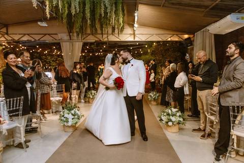 As melhores ideias e inspirações criativas de fotos de casamento registradas por fotógrafos profissionais de eventos da empresa Criativus Foto e Vídeo no Espaço Mariah em Osasco'