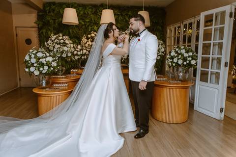 As melhores ideias e inspirações criativas de fotos de casamento registradas por fotógrafos profissionais de eventos da empresa Criativus Foto e Vídeo no Espaço Mariah em Osasco'