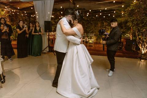 As melhores ideias e inspirações criativas de fotos de casamento registradas por fotógrafos profissionais de eventos da empresa Criativus Foto e Vídeo no Espaço Mariah em Osasco'
