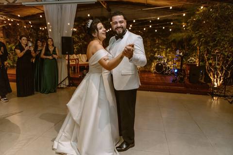 As melhores ideias e inspirações criativas de fotos de casamento registradas por fotógrafos profissionais de eventos da empresa Criativus Foto e Vídeo no Espaço Mariah em Osasco'