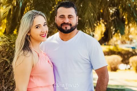 Inspiração e ideias criativas  ensaio fotográfico pré casamento de casal
 na Aldeia da Serra'