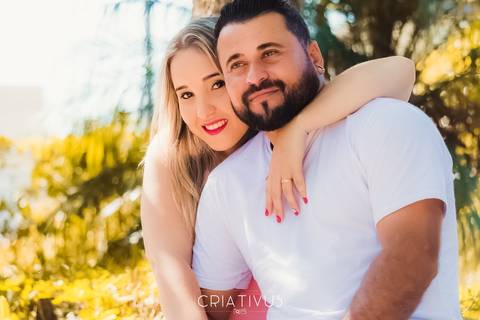 Inspiração e ideias criativas  ensaio fotográfico pré casamento de casal
 na Aldeia da Serra'