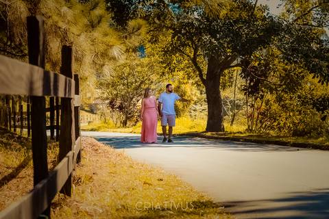 Inspiração e ideias criativas  ensaio fotográfico pré casamento de casal
 na Aldeia da Serra'