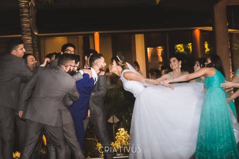 Inspiração e ideias criativas de fotos fotográfico de casamento com os padrinhos Sitio Portal Girassol'