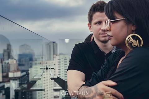 Inspiração e ideias criativas  ensaio fotográfico pré casamento de casal
 na Av. Paulista
'