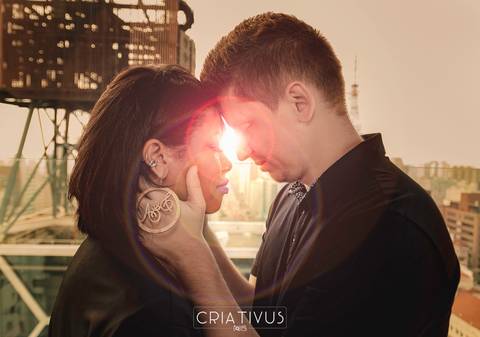 Inspiração e ideias criativas  ensaio fotográfico pré casamento de casal
 na Av. Paulista'