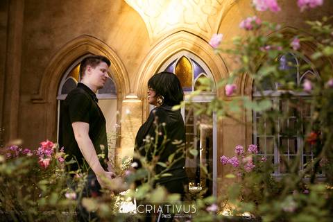 Inspiração e ideias criativas  ensaio fotográfico pré casamento de casal
 na Av. Paulista
'