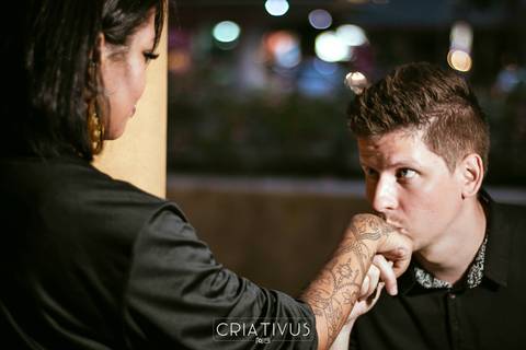 Inspiração e ideias criativas  ensaio fotográfico pré casamento de casal
 na Av. Paulista
'