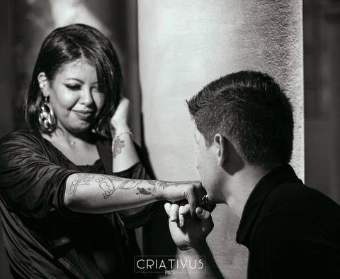 Inspiração e ideias criativas  ensaio fotográfico pré casamento de casal
 na Av. Paulista
'