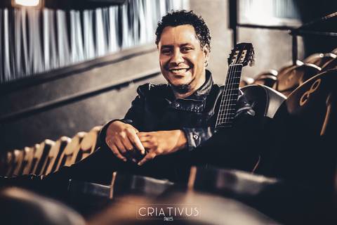  Inspiração e ideias criativas  ensaio fotográfico de artista cantor e musico no cinema'