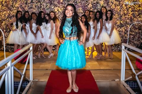 Inspiração ideias criativas de Fotos fotográfico festa de debutante 15 anos com as amigas no Castelo Marilias Buffet'