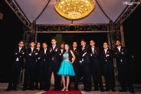 Inspiração ideias criativas de Fotos fotográfico festa de debutante 15 anos com os amigos no Castelo Marilias Buffet'