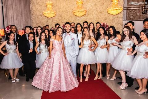 Inspiração ideias criativas de Fotos fotográfico festa de debutante 15 anos com os amigos no Castelo Marilias Buffet'
