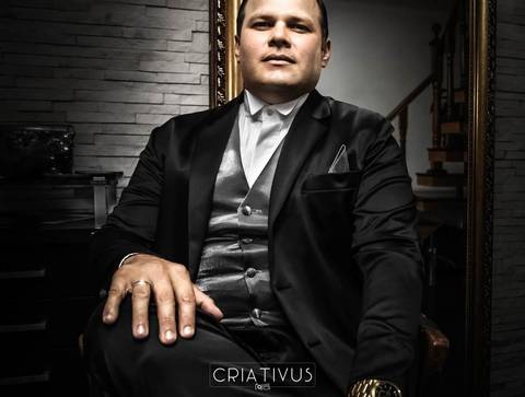 Inspiração e ideias criativas de fotos fotográfico de Making Of do noivo no Lestime de Soi'