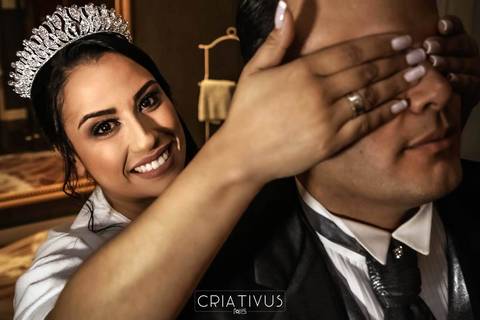 Inspiração e ideias criativas de fotos fotográfico de Making Of da noiva e do noivo no Lestime de Soi'