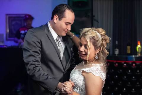 Inspiração e ideias criativas de fotos fotográfico de festa balada noivos dançando em casamento em  São Paulo, Vila Formosa (Espaço Magnífic)'