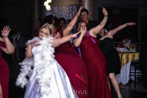 Inspiração e ideias criativas de fotos fotográfico de festa balada noivos dançando em casamento em  São Paulo, Vila Formosa (Espaço Magnífic)'