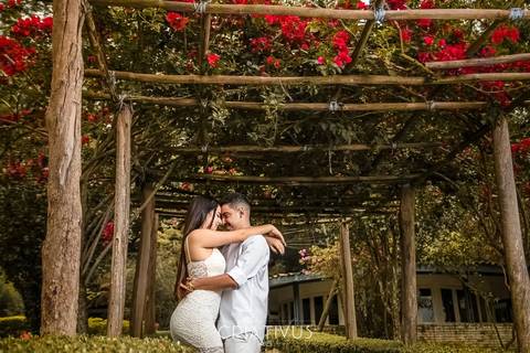 Inspiração e ideias criativas  ensaio fotográfico pré casamento de casal Parque do Carmo'