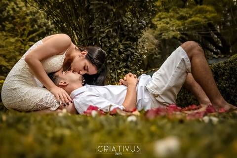 Inspiração e ideias criativas  ensaio fotográfico pré casamento de casal Parque do Carmo'