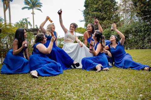 Inspiração e ideias criativas de fotos fotográfico de casamento com as madrinhas no Sítio Della Torre'