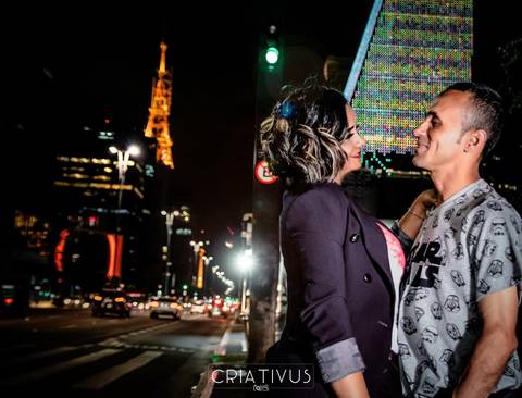 Inspiração e ideias criativas  ensaio fotográfico pré casamento de casal Av. Paulista'