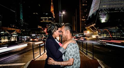 Inspiração e ideias criativas  ensaio fotográfico pré casamento de casal Av. Paulista'