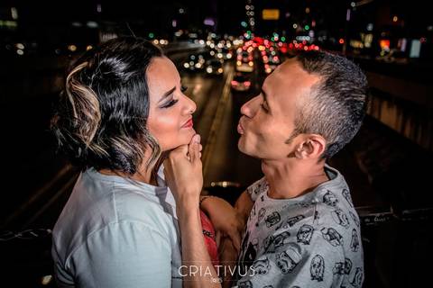 Inspiração e ideias criativas  ensaio fotográfico pré casamento de casal Av. Paulista'
