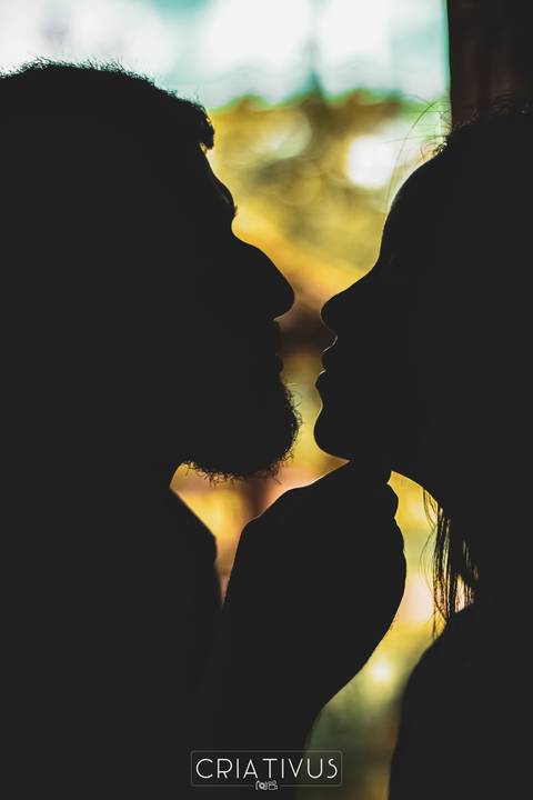 Inspiração e ideias criativas  ensaio fotográfico pré casamento de casal no Parque Municipal'