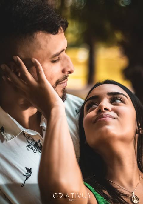 Inspiração e ideias criativas  ensaio fotográfico pré casamento de casal no Parque Municipal'