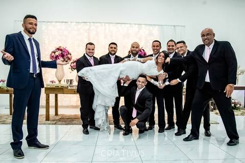 Inspiração e ideias criativas de fotos fotográfico de casamento com os padrinhos na Igreja Arautos do Evangelho'