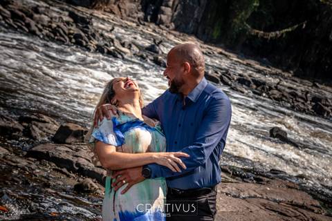 Inspiração e ideias criativas  ensaio fotográfico pré casamento de casal no Rio Piracicaba'