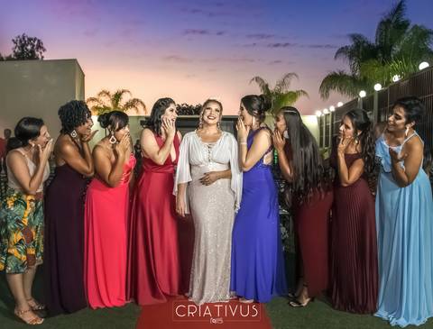 Inspiração e ideias criativas de fotos fotográfico de casamento com as madrinhas no Buffet Gálatas Eventos'