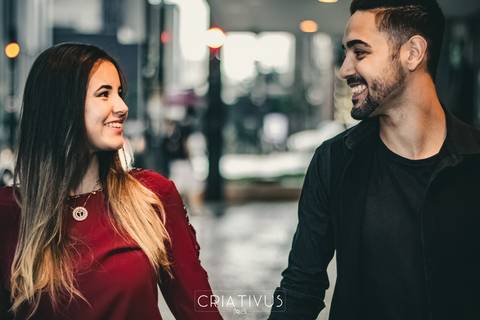 Inspiração e ideias criativas  ensaio fotográfico pré casamento de casal na Av. Paulista'