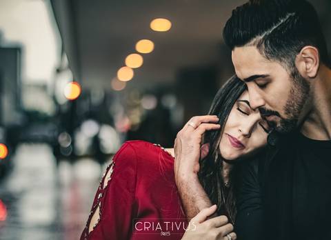 Inspiração e ideias criativas  ensaio fotográfico pré casamento de casal na Av. Paulista'