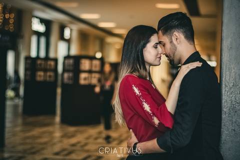 Inspiração e ideias criativas  ensaio fotográfico pré casamento de casal na Av. Paulista'