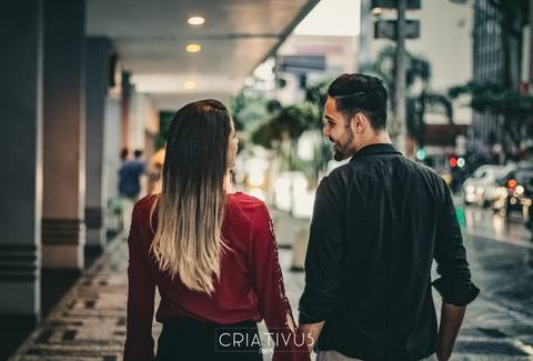 Inspiração e ideias criativas  ensaio fotográfico pré casamento de casal na Av. Paulista'