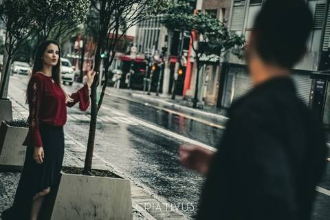Inspiração e ideias criativas  ensaio fotográfico pré casamento de casal na Av. Paulista'