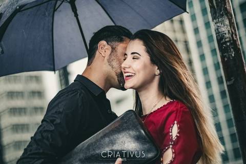 Inspiração e ideias criativas  ensaio fotográfico pré casamento de casal na Av. Paulista'